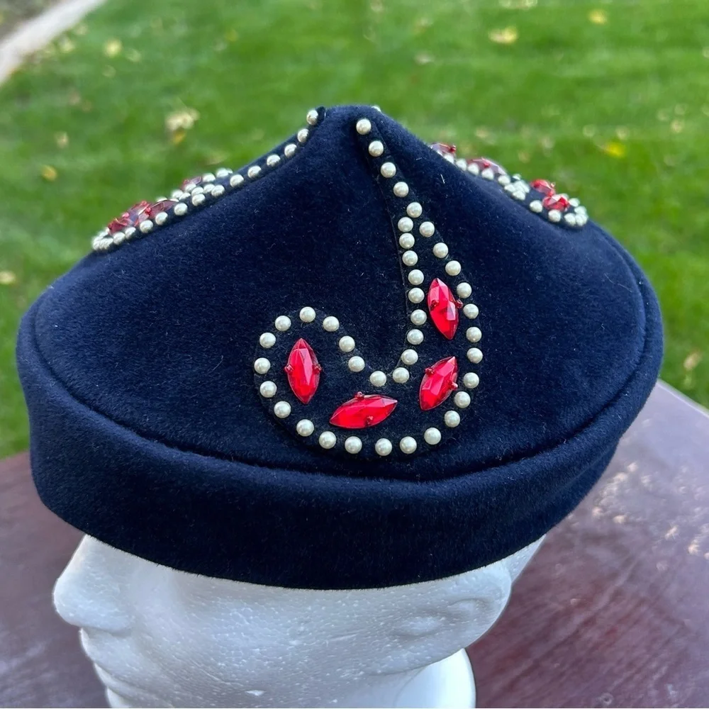 Vintage Velvet Felt Navy Blue Beret Cap Hat Pillbox Hat Red Rhinestones Pearls - Picture 3 of 10
